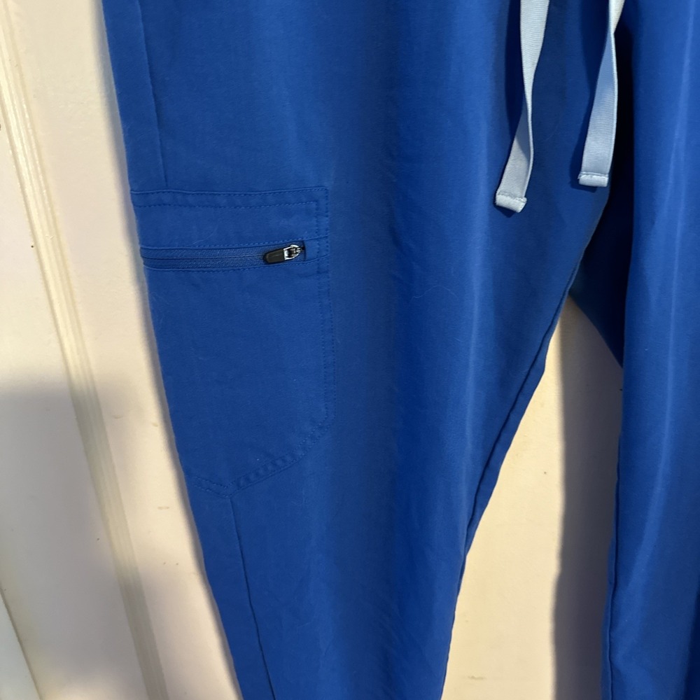 FIGS Women's Medium Blue Scrub Jogger Pants Cuff Bottom - Picture 3 of 9